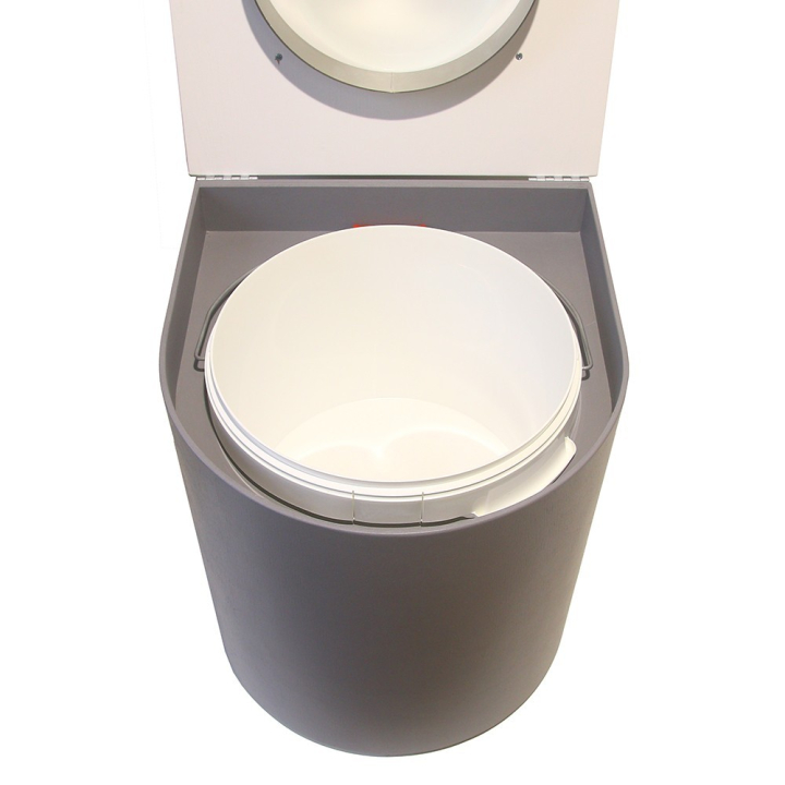  Toilette sèche rehaussée en bois arrondie gris/blanc avec seau 22L plastique et bavette inox. Abattant blanc